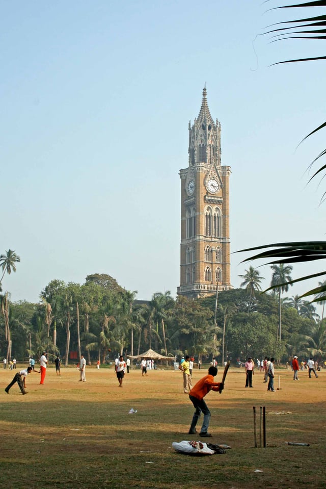 Children playing cricket in Mumbai