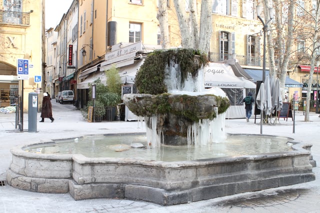 Fontaine des Neuf-Canons in winter 2012.