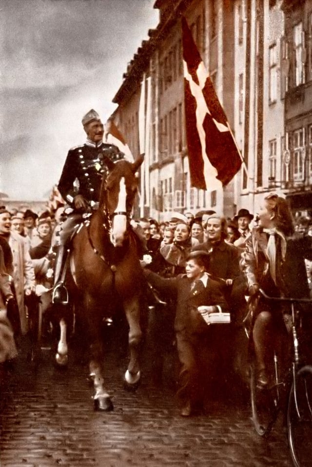 During the German occupation, King Christian X became a powerful symbol of national sovereignty. This image dates from the King's birthday, 26 September 1940. Note the lack of a guard.