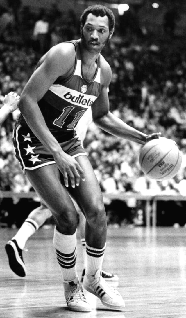 During his nine seasons with the Bullets, Elvin Hayes averaged 21.3 points per game and 12.7 rebounds per game. He led the NBA in rebounding in the 1973–74 season with an average of 18.1 rebounds per game.