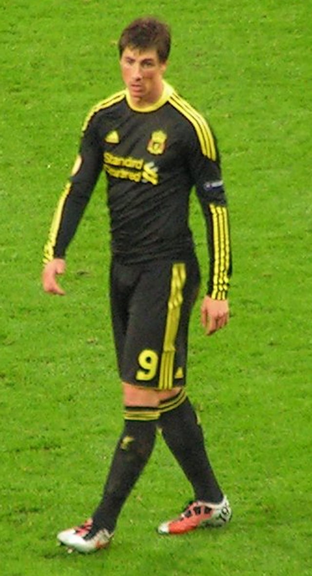Torres playing for Liverpool 2010