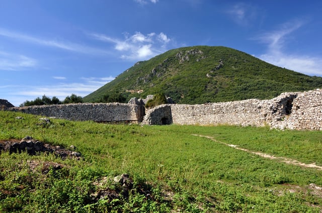 Outer perimeter of the Gardiki Castle which provided defence to the southern part of the island.