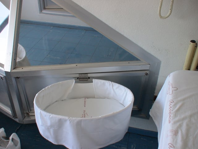 Rooming-in bassinet