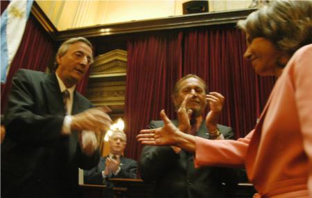 Néstor Kirchner meets Hilda González de Duhalde.
