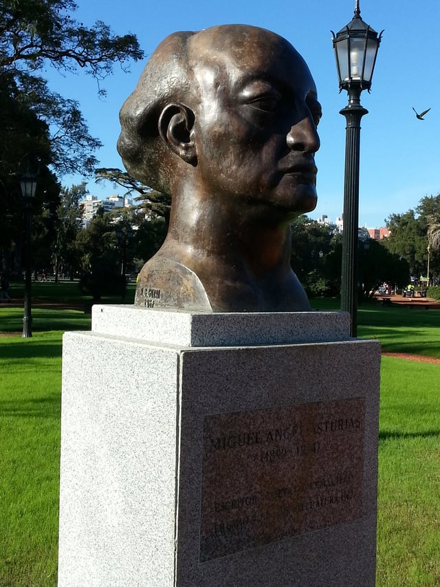 Bust of Miguel Ángel Asturias. Paseo de los Poetas, Rosedal de Palermo, Parque Tres de Febrero, Buenos Aires.