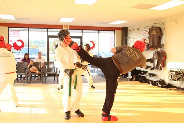 Sparring in a Taekwondo class
