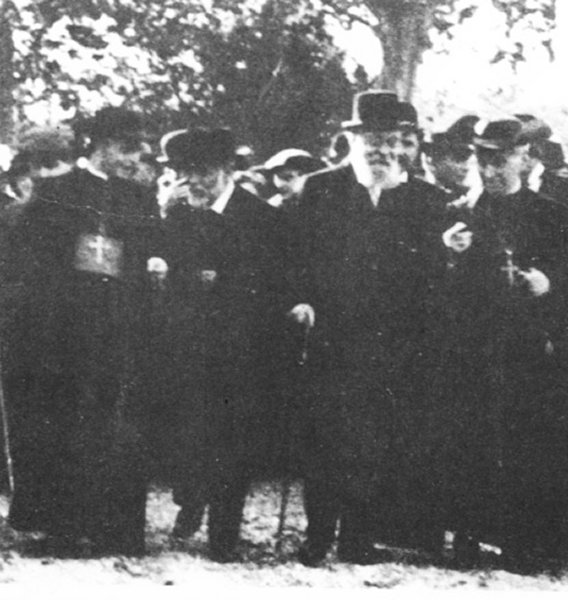 Gaudí and Eusebi Güell on a visit to the Colònia Güell (1910)