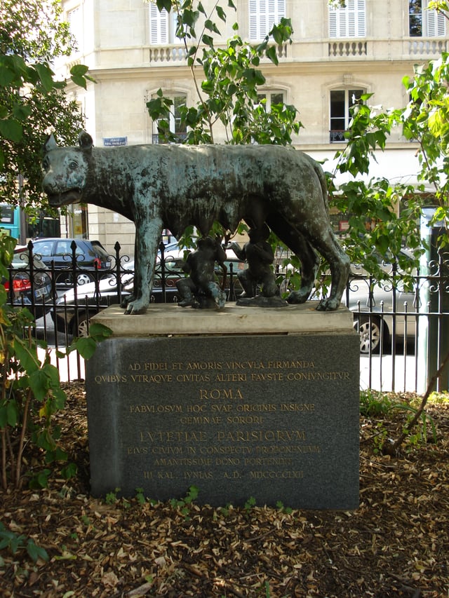 Sculpture dedicated to Rome in the square Paul Painlevé in Paris