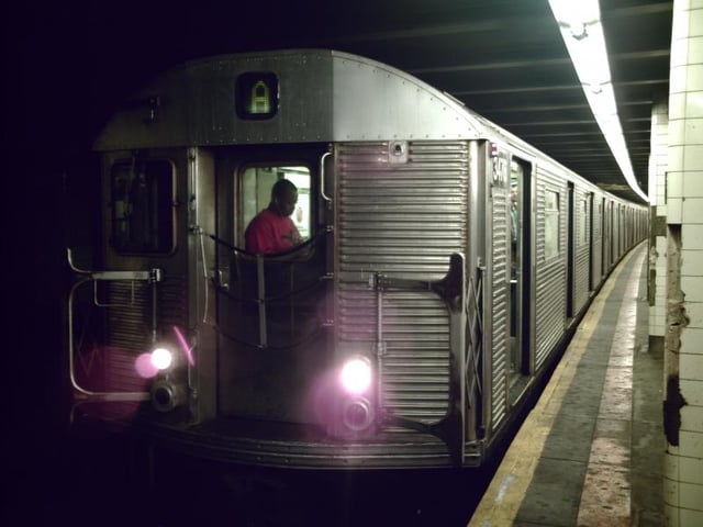 A train of R32 cars on the A train