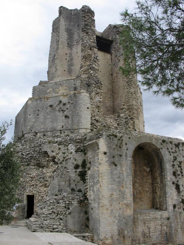 Tour Magne.