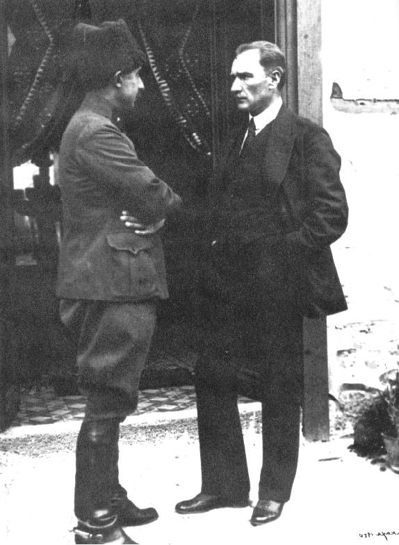Mustafa Kemal Pasha (right) in Ankara with İsmet Pasha (left)