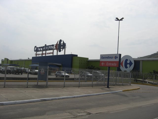 Previous branch of Carrefour in Niterói, Brazil (has been replaced by an Atacadão branch)