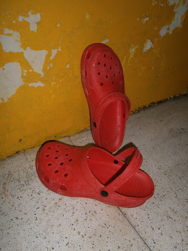 A Crocs imitation named Duralite sold in the Philippines