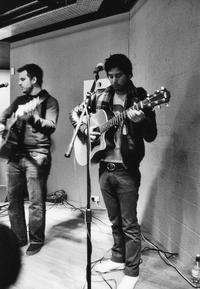 Teppei Teranishi (right) and Dustin Kensrue (left) performing at a Fopp instore signing in Southampton, UK.
