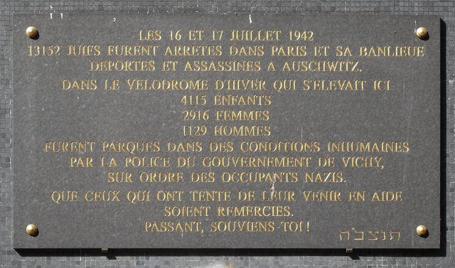 Commemorative plaque to the victims held in the Vel' d'Hiv after the 16–17 July 1942 roundup of Jews in Paris.