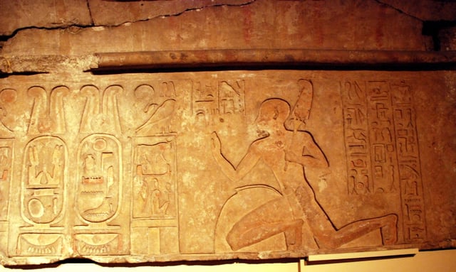 Ankhefenmut kneels before the royal cartouche of Siamun, on a lintel from the Temple of Amun in Memphis.