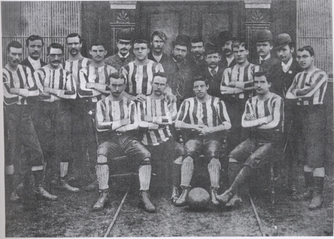 A team photo from the early days of the club, before the adoption of the hooped jerseys.