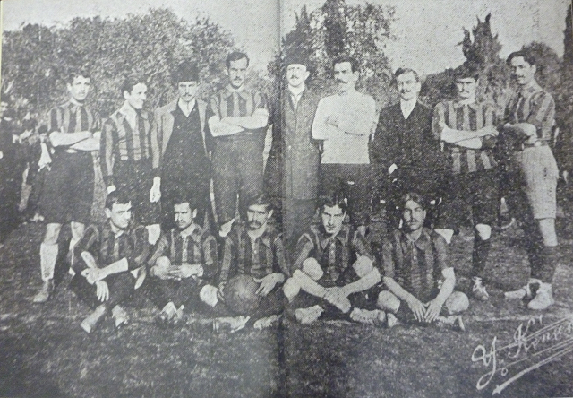 A formation of Fenerbahçe in 1909