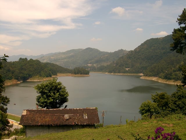 Lake and mountains in Necaxa