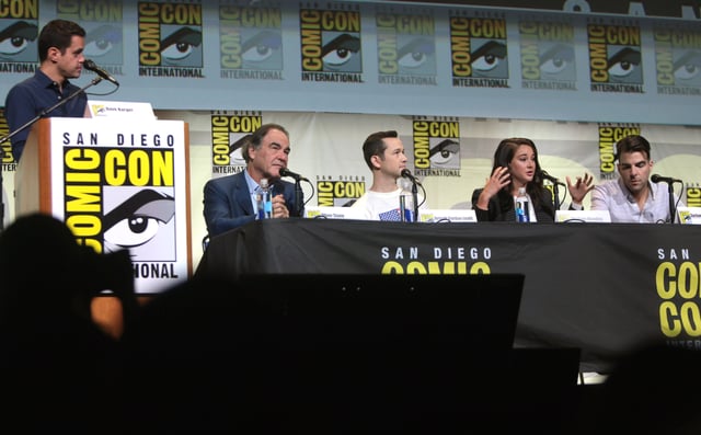 The cast of Snowden speaking at the 2016 San Diego Comic-Con International in San Diego, California.