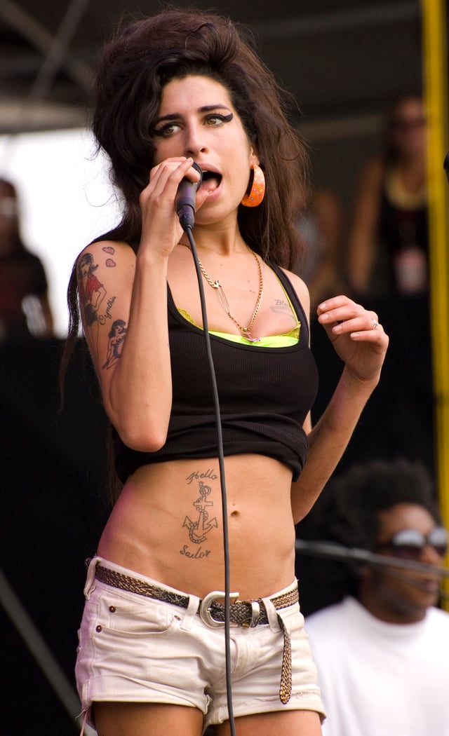 Winehouse performing at the Virgin Festival, Pimlico, Baltimore in 2007