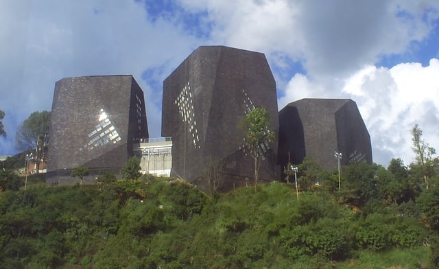 Spain Library, located in the 1st commune.