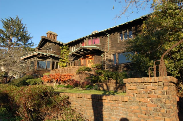The residence of the Sigma Phi Society of the Thorsen House, located across the street from the university's International House.