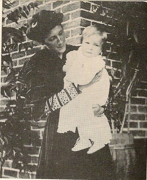 George with his mother, Anna Amelia Pratt Romney, in Mexico in 1908