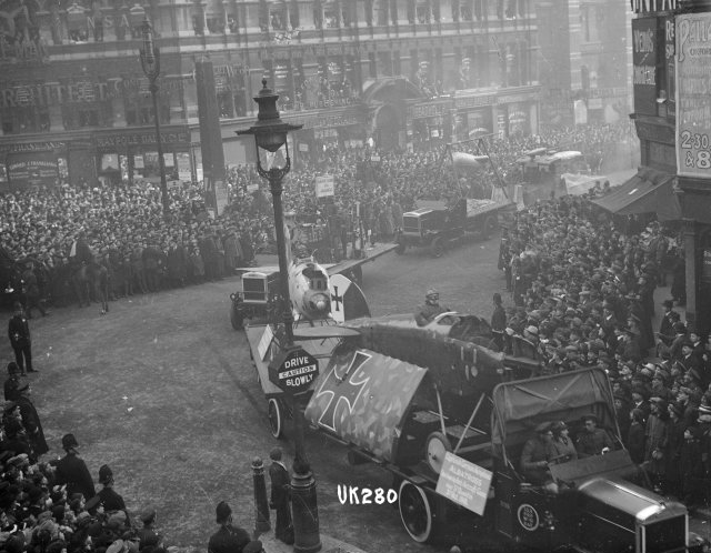Captured aircraft paraded in London, 1918