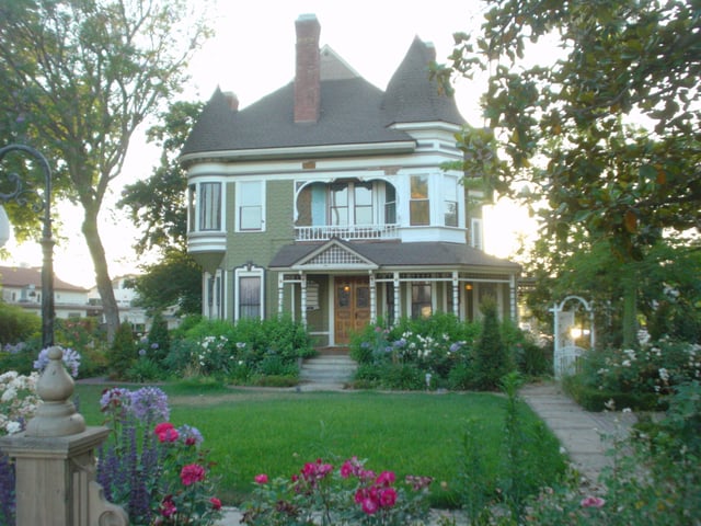One of the remaining Queen Anne style houses from the 19th century