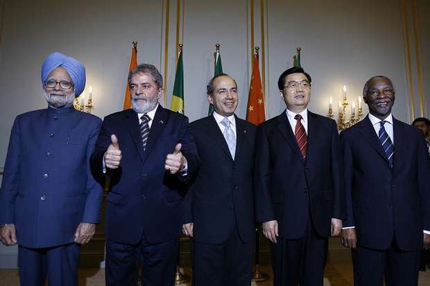 A meeting of leaders of emerging economies in Berlin, coordinated by Felipe Calderón (center). From left to right: Manmohan Singh of India, Luiz Inácio Lula da Silva of Brazil, Calderón, Hu Jintao of the People's Republic of China and Thabo Mbeki of South Africa.