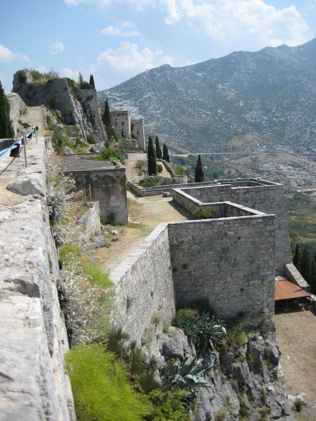 Klis Fortress (seen from its west point, toward east); Béla captured it from Domald of Sidraga, a rebellious Dalmatian nobleman in 1223