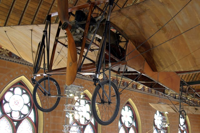 Closeup of the original Bleriot XI's main landing gear