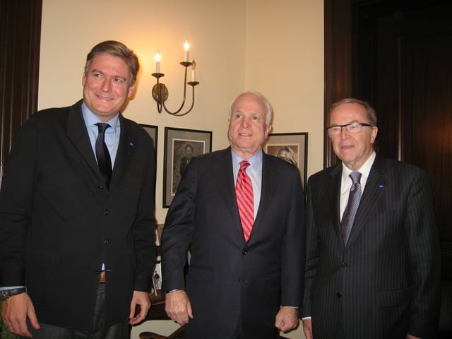 From left to right: López-Istúriz, McCain & Martens