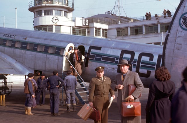 Passengers disembarking from a Sud-Est SE-161
