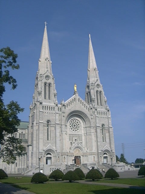 Basilica of Sainte-Anne-de-Beaupré, Sainte-Anne-de-Beaupré, Quebec