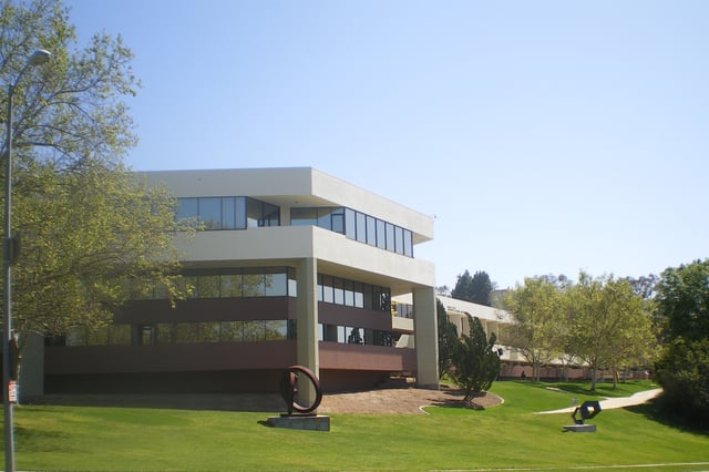 The American Jewish University, located in the Bel Air Casiano neighborhood.