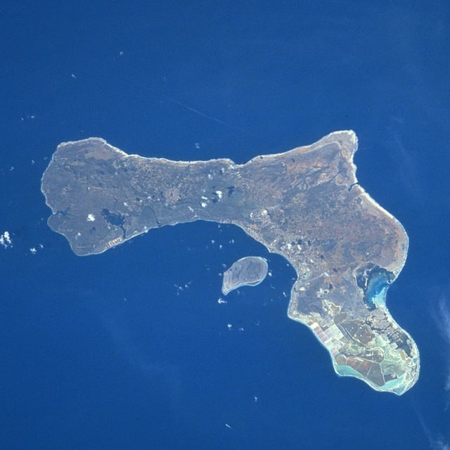 A satellite photography of Bonaire and Klein Bonaire.