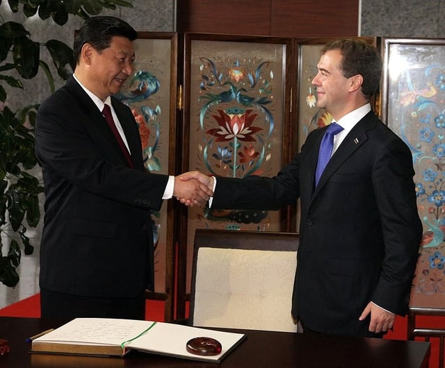 Xi Jinping with Russian President Dmitry Medvedev on 28 September 2010