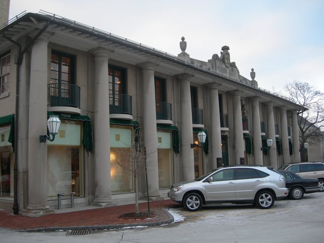 Former Marshall Field's in Lake Forest, IL, the last "old" suburban store until Macy's closed it in 2008.
