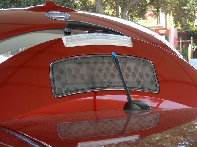 Nissan Leaf SL spoiler-mounted solar panel