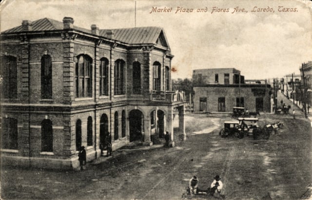Market Plaza and Flores Avenue, Laredo, Texas (postcard, circa 1907)