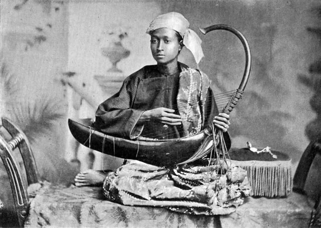 Saung musician in 1900.