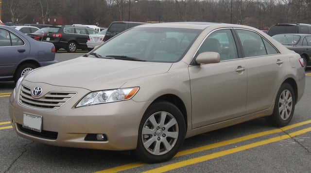 Toyota Camry XLE (US; pre-facelift)