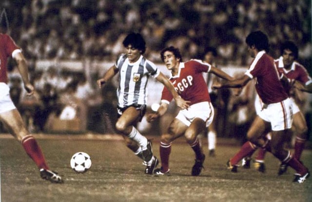 Maradona playing v the Soviet Union at the 1979 FIFA World Youth Championship final