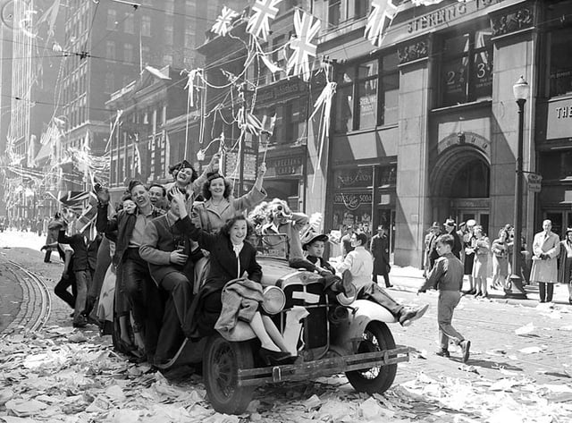 V-E Day celebrations in Toronto, May 1945