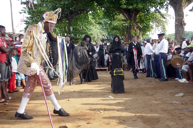 A scene of Santomean Tchioli, Auto de Floripes Festival