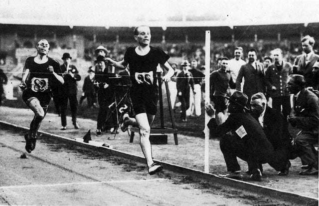 Nurmi beats Wide to a win in Stockholm, July 1926.