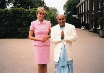 Diana meeting with Sri Chinmoy at Kensington Palace in May 1997