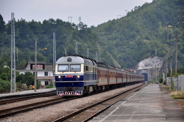 Beijing–Kowloon railway at the Shangling station in Heping County, Guangdong province